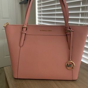 Like new Michael Kors light Rose purse